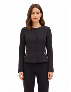 Blazer curto em tecido técnico, sem lapela, com fivelas decorativas Rinascimento