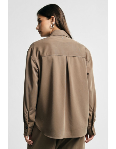 Camisa de corte regular com bolsos frontais aplicados Please