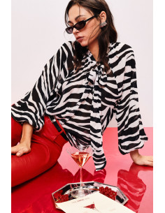 Blusa fluida com padrão de zebra e mangas amplas Dixie
