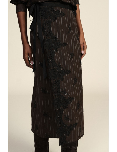 Saia midi de corte envelope com renda e bordado Dixie
