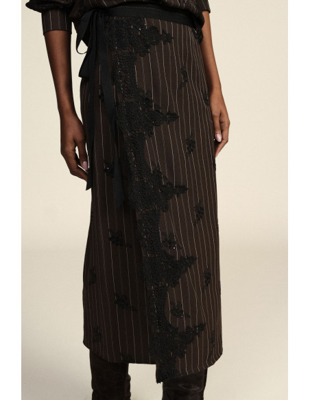 Saia midi de corte envelope com renda e bordado Dixie