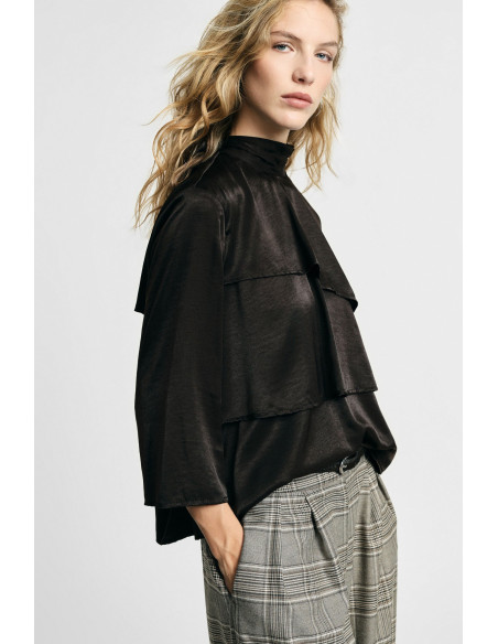 Blusa com folhos, mangas compridas e gola alta, por favor