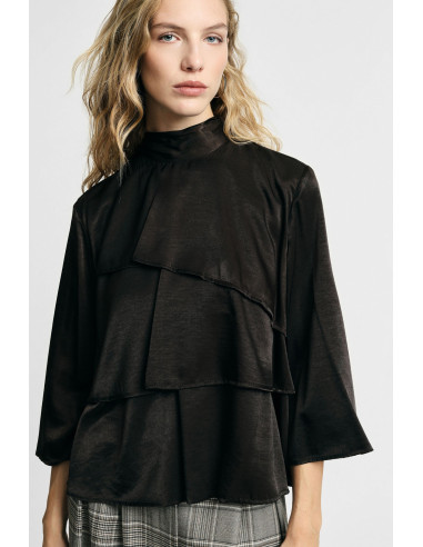 Blusa com folhos, mangas compridas e gola alta, por favor