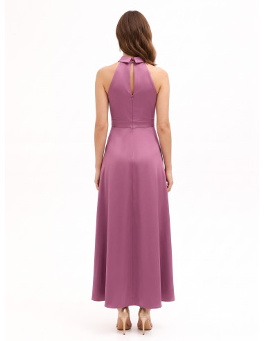 Vestido comprido em cetim estruturado, de gola alta, franzido de um lado Rinascimento