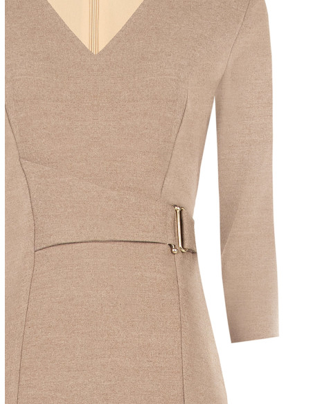 Vestido justo em poliviscose com decote em V e detalhe de fecho de gancho Rinascimento