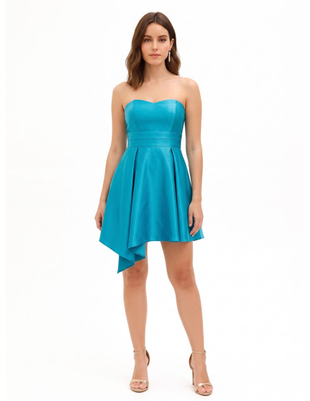 Vestido curto rodado em cetim com saia assimétrica Rinascimento