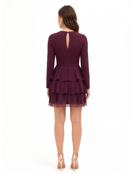 Vestido curto de crepe com folhos e aplicações de renda Rinascimento