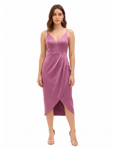 Vestido curto assimétrico em cetim transpassado com decote em V Rinascimento