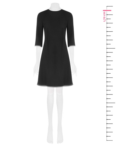 Vestido curto evasé em crepe scuba com bainhas em tule Rinascimento