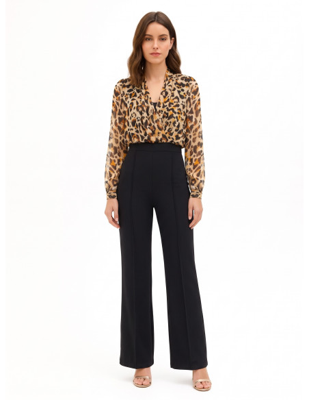Macacão à boca de sino em crepe scuba com top em georgette com padrão de leopardo e gotas de lurex Rinascimento