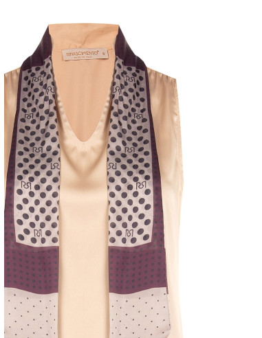 Blusa fluida em cetim com decote em V e lenço com logótipo amovível Rinascimento