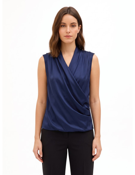 Blusa de cetim com decote em V cruzado e drapeado Rinascimento