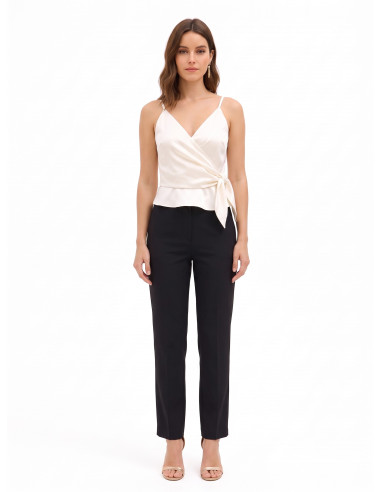 Crop top em cetim com decote em V cruzado e atado de um lado Rinascimento