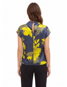 Blusa fluida de cetim com flores e decote drapeado Rinascimento 2