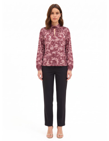 Blusa fluida de cetim com estampado paisley e gola enrolada Rinascimento