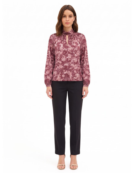 Blusa fluida de cetim com estampado paisley e gola enrolada Rinascimento