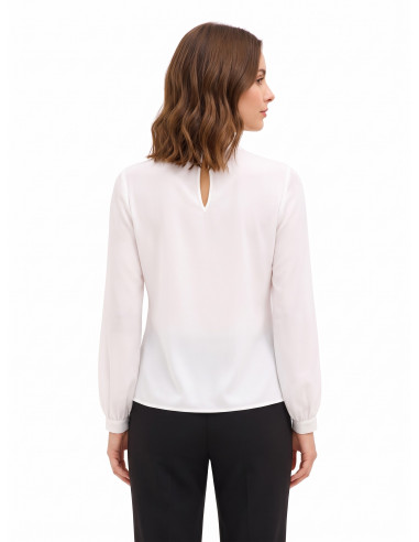 Blusa em georgette com drapeado e detalhe de corrente Rinascimento