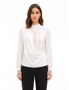 Blusa em georgette com drapeado e detalhe de corrente Rinascimento