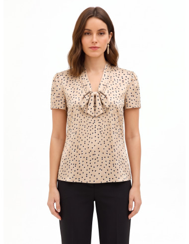 Blusa de cetim às bolinhas com decote em V e laço Rinascimento