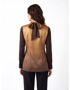 Blusa comprida cintada em cetim com decote em V e laço Rinascimento 2