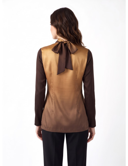 Blusa comprida cintada em cetim com decote em V e laço Rinascimento
