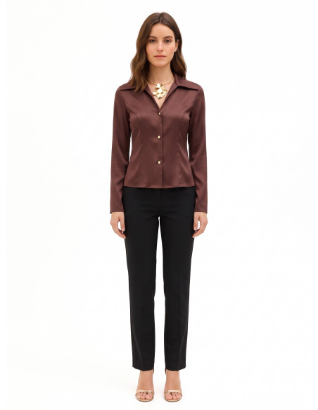 Camisa cintada e curta em cetim com colar a condizer Rinascimento
