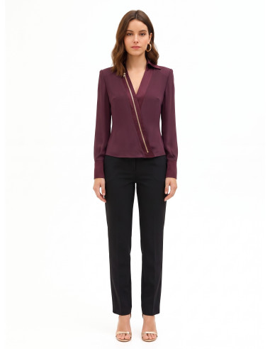 Camisa cintada em georgette com decote em V, gola em cetim e alças Rinascimento