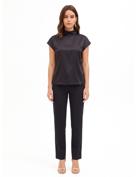 Blusa ampla de gola alta em cetim Rinascimento