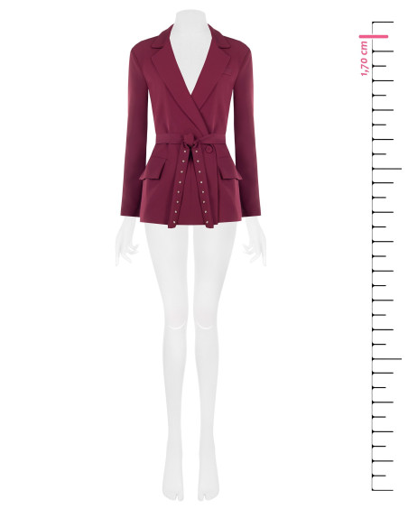 Casaco tipo blazer em tecido cady com cinto a condizer e tachas Rinascimento