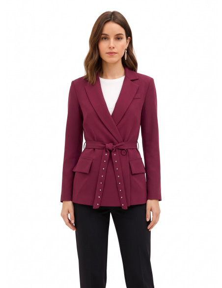 Casaco tipo blazer em tecido cady com cinto a condizer e tachas Rinascimento
