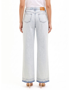 Jeans wide leg com duas pregas e bainha desfiada, lavagem extra clara Rinascimento 2
