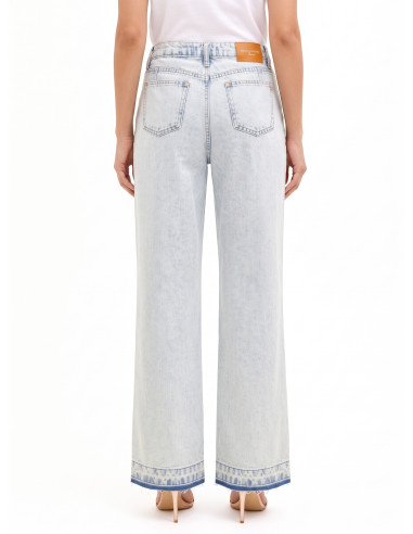 Jeans wide leg com duas pregas e bainha desfiada, lavagem extra clara Rinascimento