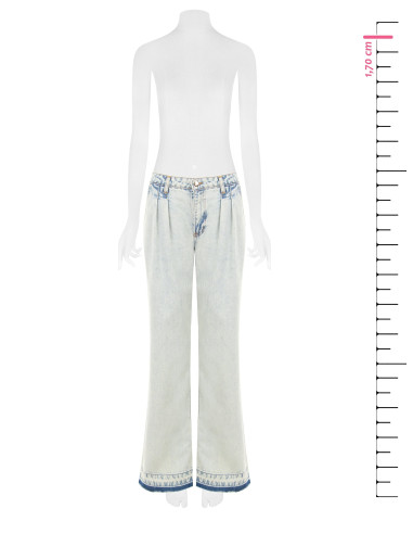 Jeans wide leg com duas pregas e bainha desfiada, lavagem extra clara Rinascimento