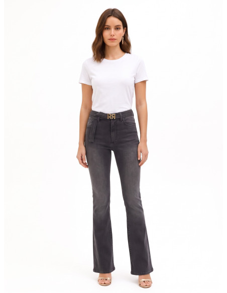 Jeans flare elásticos com cinto a condizer e fivela com logótipo RR Rinascimento