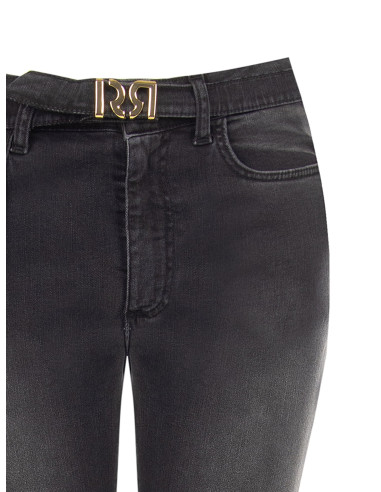 Jeans flare elásticos com cinto a condizer e fivela com logótipo RR Rinascimento