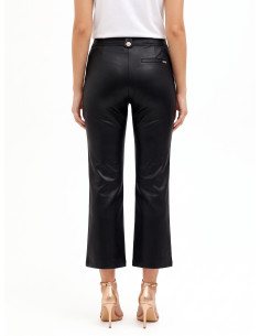 Calças cropped em neopreno leve acetinado com efeito de pele e bolsos Rinascimento 2