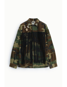 Camisa com estampado de camuflagem, franjas e alfinetes Dixie 2