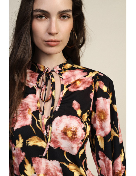 Top com estampado floral, mangas compridas e decote com laço Dixie