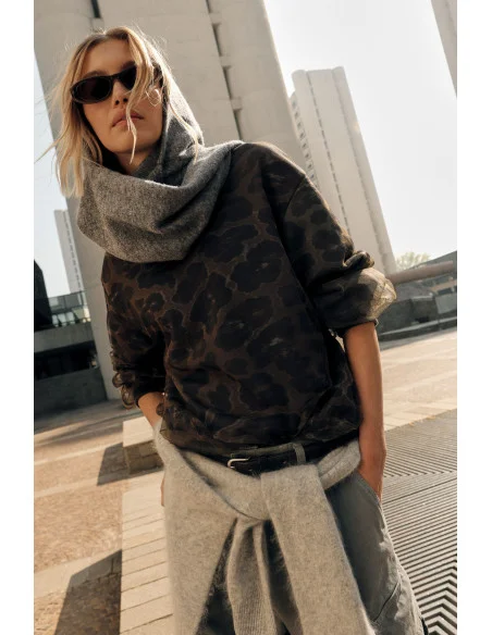 Sweatshirt com Estampado Animalier, Gola Redonda e Mangas Compridas Please