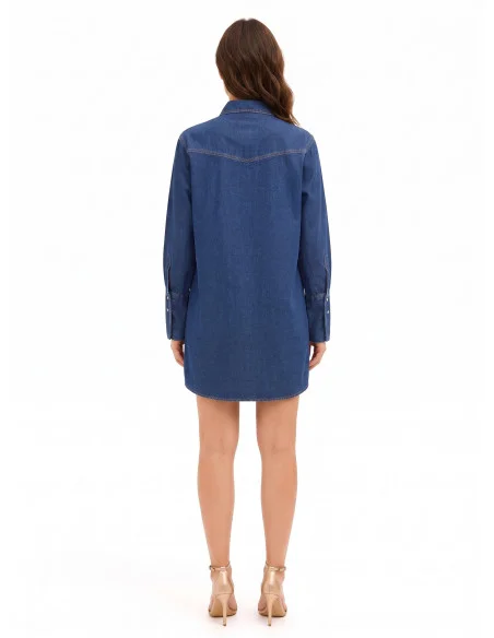 Vestido curto oversized tipo camisa em ganga, com bolsos e botões de pressão Rinascimento