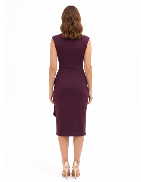 Vestido midi em licra com decote em V cruzado, detalhe de joia e folho comprido Rinascimento