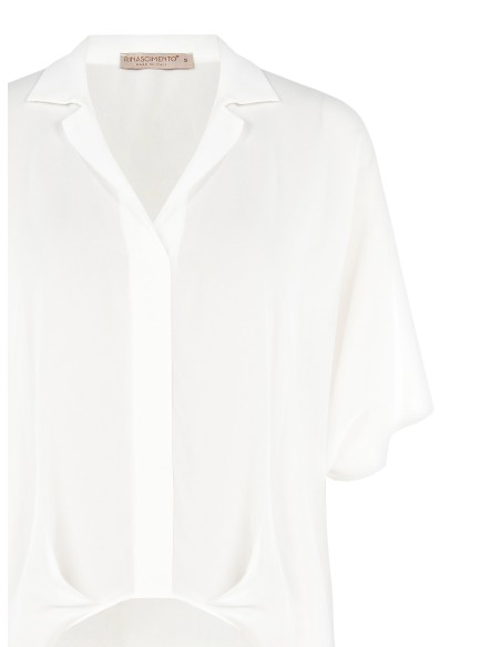 Blusa de georgette com decote em V e gola Rinascimento