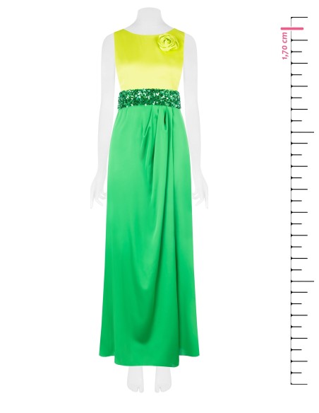 Vestido comprido de cetim com rosa e lantejoulas na cintura Rinascimento