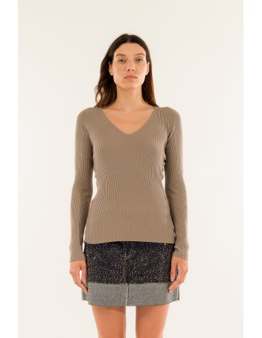 Gola em V com nervuras Kontatto