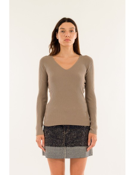 Gola em V com nervuras Kontatto