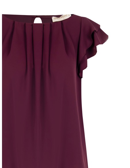 Blusa de cetim opaca, sem mangas e esvoaçante, com mangas com folhos Rinascimento