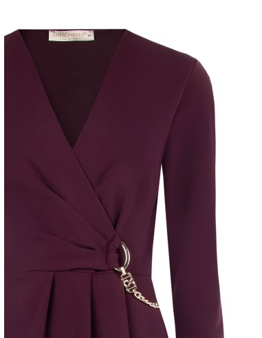 Vestido de bainha em crepe de esparguete com decote em V cruzado e pormenor de correntes Rinascimento