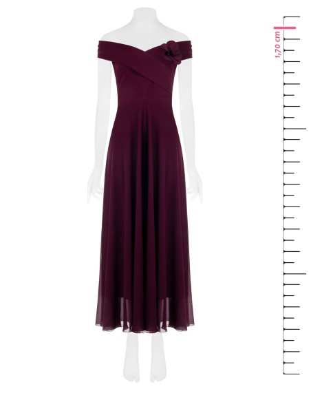 Vestido comprido em crepe e georgette com pregadeira de flores Rinascimento