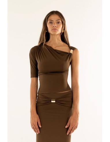 Blusa assimétrica com jóias Kontatto