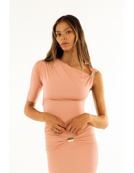 Blusa assimétrica com jóias Kontatto